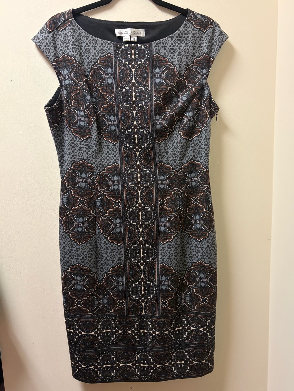 Maggy London Size 12 Cap Sleeve Sheath Dress Paisley Medallion Print Grey&Brown